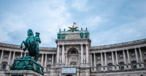 Girokonto für Studenten in Österreich: Kontomodelle, Vorteile und Kosten im Vergleich – Beitragsbild (Banking / Girokonto)