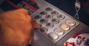 Konto kündigen in Österreich: Wann es sich lohnt und was man beachten muss – Beitragsbild (Banking / Girokonto)
