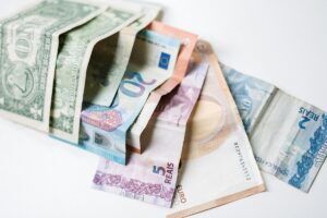 Währungsrechner 2026 — Währung umrechnen (EUR, USD, CHF & mehr)