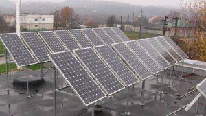 Photovoltaik-Anlage auf einem Dach in Österreich als Symbol für PV-Förderung und Stromspeicher-Zuschuss